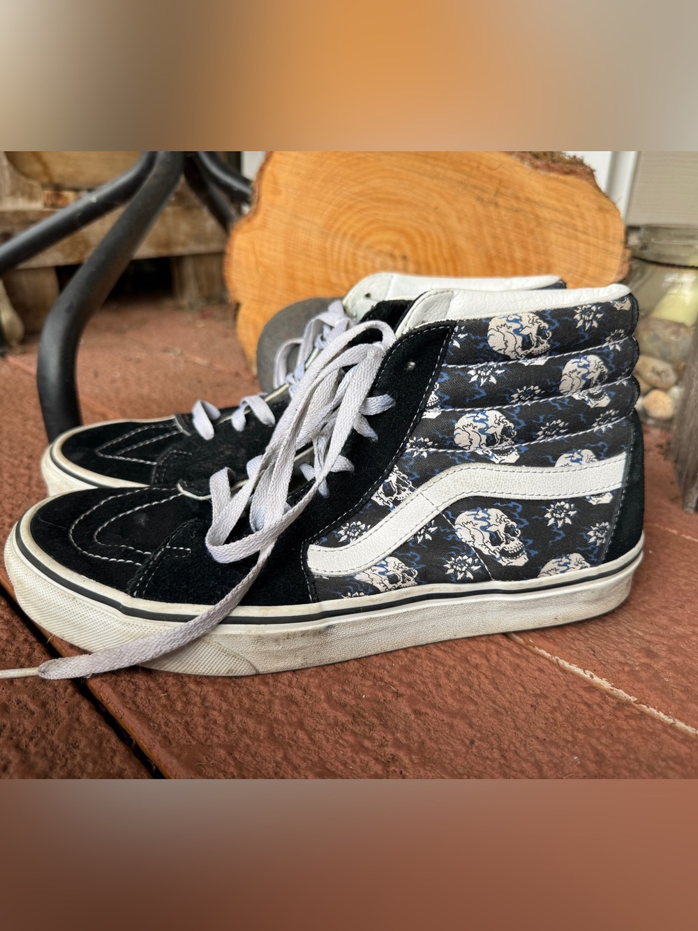 Vans Sk8-Hi Skull High Tops 💀🖤
Men’s 9 / Women’s 10.5.